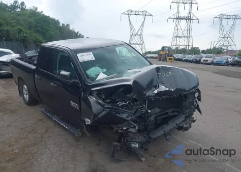 2017 Ram 1500 Express 4X4 6'4 Box z USA, uszkodzony, nr VIN 1C6RR7FG9HS857676